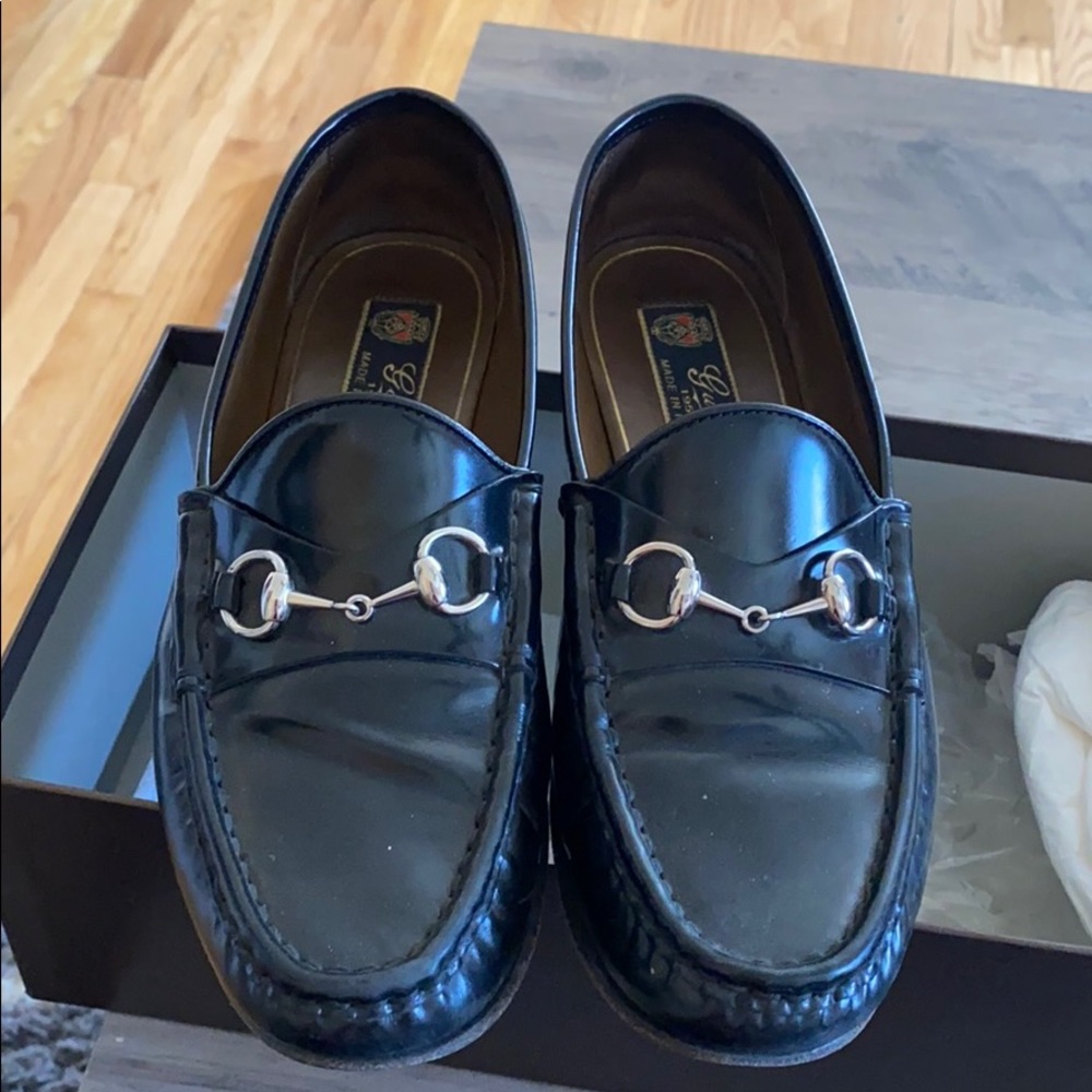 Gucci. Flats
